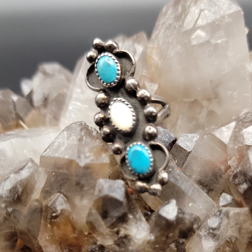 Vintage Navajo Sterling Silver Turquoise Mother Of Pearl 3-Stone Statement Ring - Picture 2 of 12